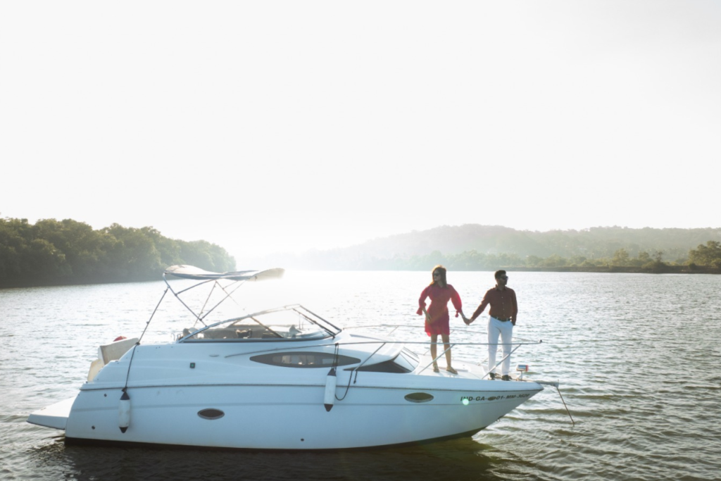 Rinker Yacht (2)
